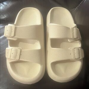 Double-buckle cushion cloud slide sandals